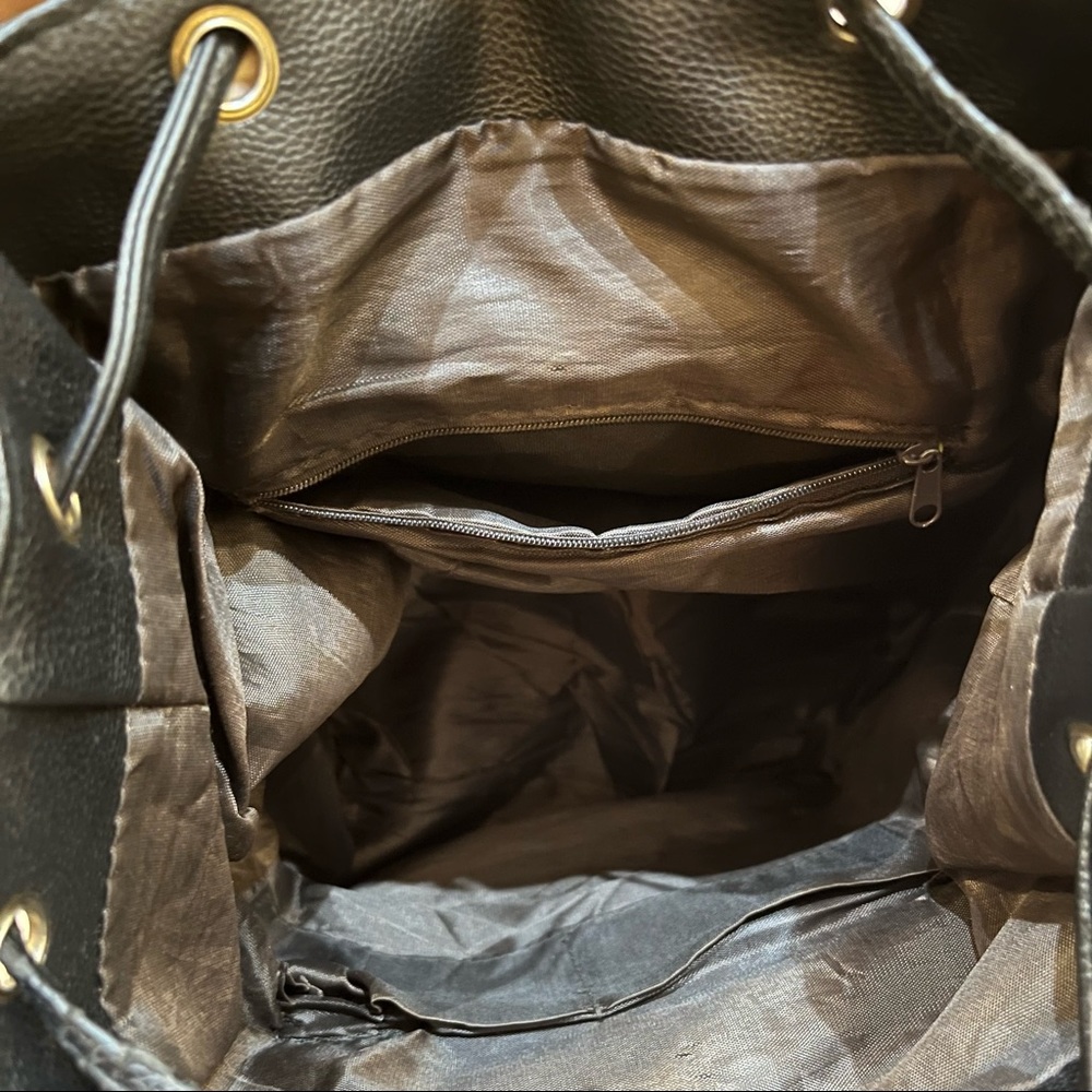 Studded leather backpack - Picture 5 of 7